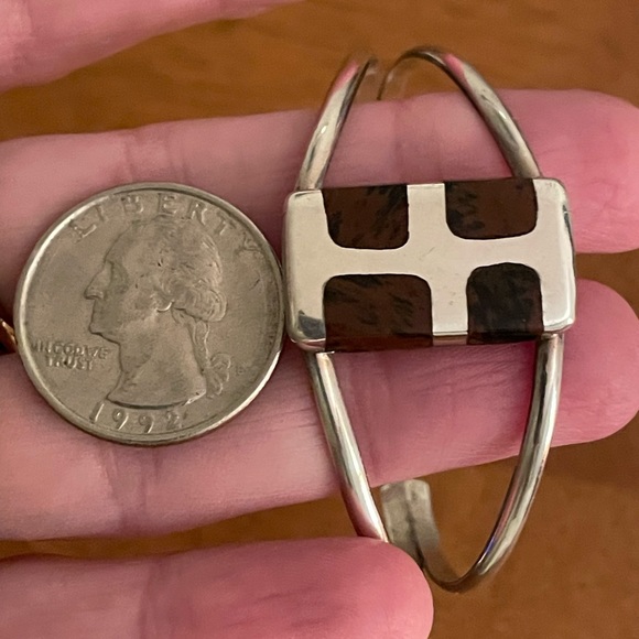 Mid Century Modern Taxco Quintin V. Inlaid Sterling Silver Cuff Bracelet - Picture 4 of 6